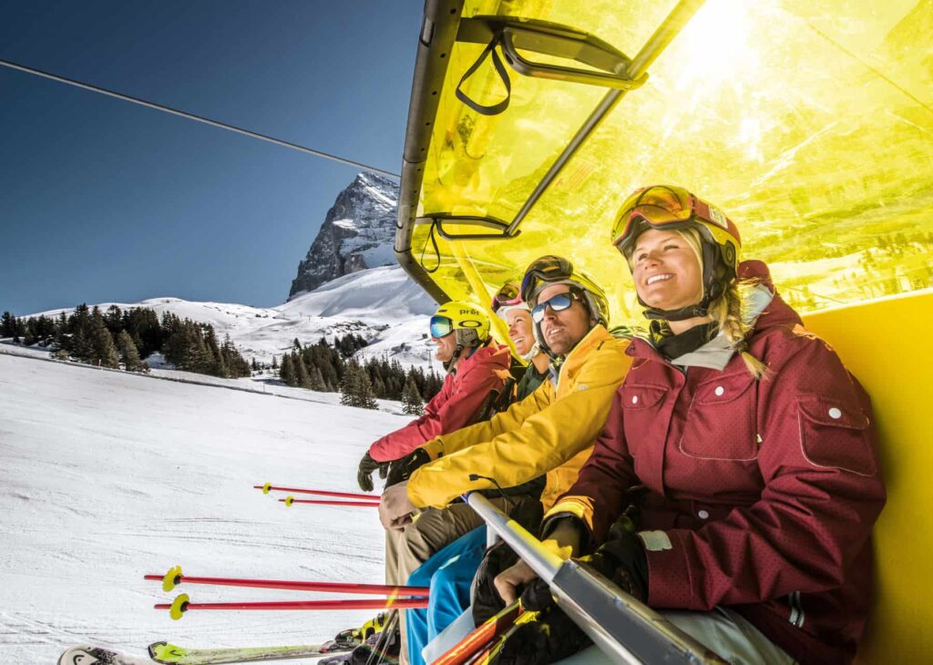 Actividades de invierno en Interlaken 1 kleine scheidegg skilift yellow bubble winter