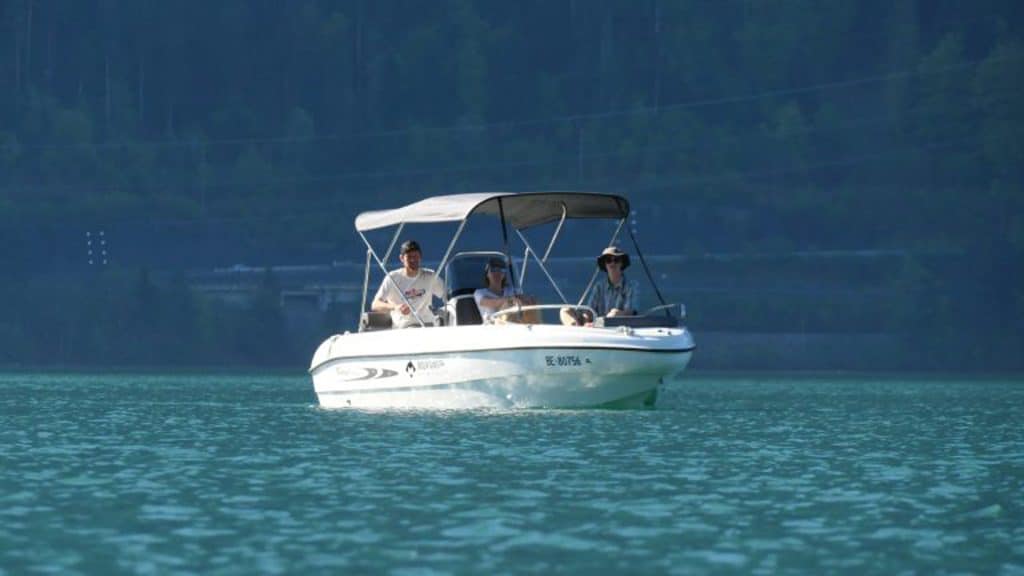 Alquiler de barcos a motor Interlaken Lago Thun Karel